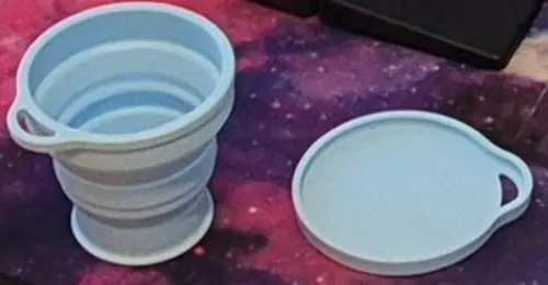 El truco del vaso plegable